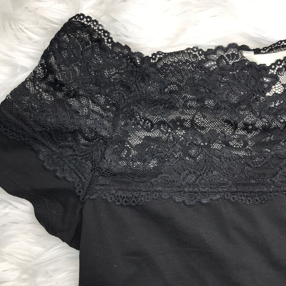 H&M lace off the shoulder top - Picture 2 of 2